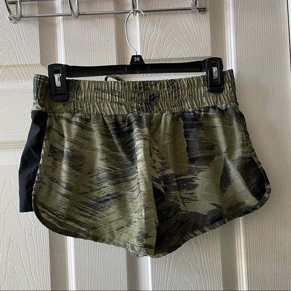 Active shorts - Picture 2 of 2
